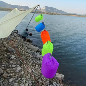 Ensemble de sacs étanches en nylon violet, orange, vert et bleu avec fermeture à enroulement pour usage extérieur - Product Image 5