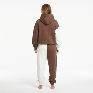 Conjunto Deportivo de Dos Piezas para Mujer con Capucha, Bloques de Color Marrón y Blanco, Sudadera Oversize de Algodón Grueso con Hombros Caídos y Pantalones Jogger - Product Image 4