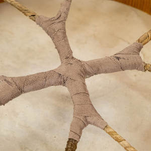 Tambour chamanique fait main en peau de chèvre naturelle, instrument rituel pour la guérison spirituelle, la méditation et la sonothérapie - Product Image 6