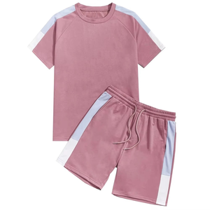 Ensemble de survêtement homme personnalisé 2026 avec t-shirt à rayures latérales et short – Tissu épais, doux et respirant pour l'été – Vêtements de sport en gros - Product Image 1