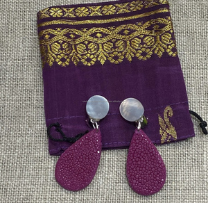 ต่างหูเรซินออกแบบเครื่องประดับสำหรับผู้หญิงต่างหูเรซินสีส้มสำหรับเป็นของขวัญใช้ในขนาดที่กำหนดเองราคาถูกและใช้งานด้วยมือ - Product Image 1