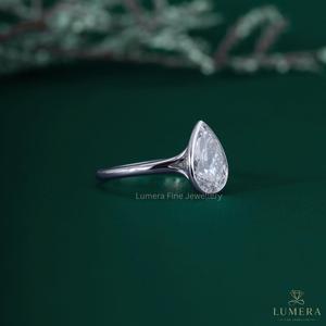 Anillo de Diamante Solitario de Lujo con Corte Pera, Oro Blanco de 14K/18K, Engaste de Bisel, Diamante Cultivado en Laboratorio, Anillo de Compromiso Minimalista, Anillo de Boda - Product Image 2