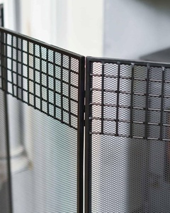 Protector de Chimenea Metálico con Rejilla Metálica, Plegable de Tres Paneles, Resistente al Calor, Diseño Moderno - Product Image 2