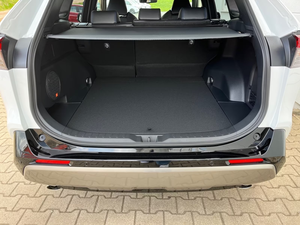Toyota RAV4 Hybride SUV, intérieur en cuir bicolore, hayon électrique, voiture familiale économique en carburant - Product Image 5