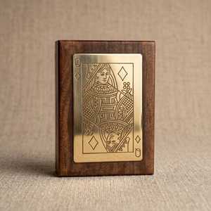 Boîte de rangement personnalisée en laiton et bois pour cartes à jouer publicitaires, écologique et durable, pour affichage familial sur table intérieure - Product Image 1