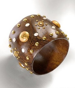 Bracelet en bois rétro pentagramme, design large et exagéré avec rivets, fait main, étanche, haute qualité, accessoire unisexe moderne - Product Image 3