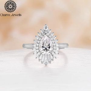 Bague de fiançailles classique pour femme en moissanite taille coussin, plaqué or 18 carats, sertie à griffes - Product Image 5