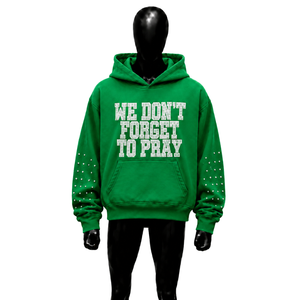 Sudadera con Capucha Verde de Invierno con Gráfico de Oración y Tipografía Audaz, Estilo Cristiano, con Cita Religiosa Inspiradora - Product Image 1