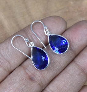 Boucles d'oreilles en argent sterling 925 faites à la main avec pierres précieuses en quartz bleu naturel, coupe poire, pour femmes, vente en gros - Product Image 6