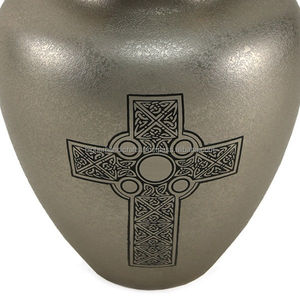 Urna de Metal de latón para adultos para cenizas, diseño de Cruz Celta antigua de gran tamaño, suministros funerarios de madera para cremación plateada - Product Image 3