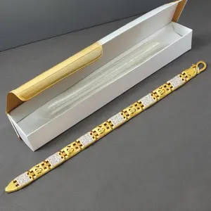 Elegante Brazalete de Oro de 22K para Hombre con Patrón de Símbolo Om, Acabado Premium, Joyería Espiritual de Diseño para Uso Diario y Festivo - Product Image 3