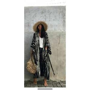 Kimono Largo de Playa Elegante de Primera Calidad, Hecho a Mano con Técnica Tie Dye, Mangas Tres Cuartos, 100% Algodón, Secado Rápido y Transpirable - Product Image 4