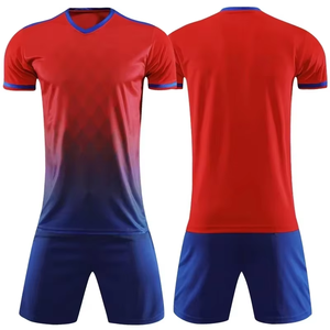 Nouveau prix de gros, ensemble de maillots de football 100% polyester, logo personnalisé, uniforme de football par sublimation, léger, respirant et à séchage rapide - Product Image 1