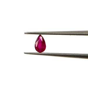 Rubíes naturales sin tratar de Mozambique, calibrados en forma de pera de 4x6 mm, piedras preciosas de rubí facetadas naturales sueltas para la fabricación de joyas, listas para usar. - Product Image 2