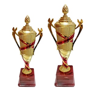 Trophée de reconnaissance en métal personnalisé de luxe, style indien, pour les célébrations d'équipe, les événements annuels et les événements d'entreprise, disponible en gros - Product Image 1