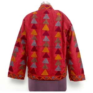 Vestes en cotrize brodées sur mesure avec rembourrage en coton, artisanat artisanal, veste de couleur rouge pour femmes - Product Image 5