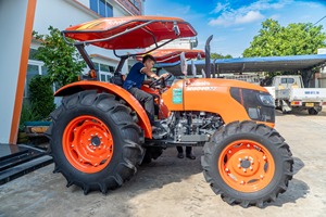 Tractor de Ruedas Kubota M6040 de 60HP, 4WD, Diésel, de Alta Resistencia y Eficiencia para Agricultura - Product Image 6