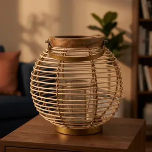 Hermosa Linterna Esférica de Metal con un Collar de Madera, Asa Dorada Fija y Portavelas Central de Cristal Tipo Huracán - Product Image 5
