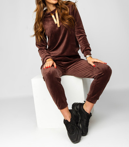 Ensemble de survêtement deux pièces le plus vendu pour l'hiver, avec crop top uni 100 % coton 340 GSM et logo personnalisé sérigraphié - Product Image 3