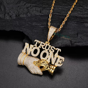 Colgante de Moissanita 'Trust No One' en Plata 925, Chapado en Oro de 14K y Rodio, Estilo Hiphop Unisex, con Letra, para Uso Diario - Product Image 3