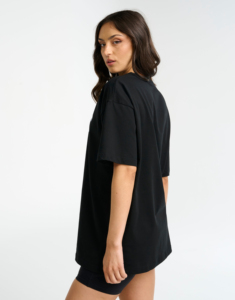 Camiseta de algodón oversize con cuello redondo y logo bordado para mujer, estilo streetwear, al por mayor - Product Image 3