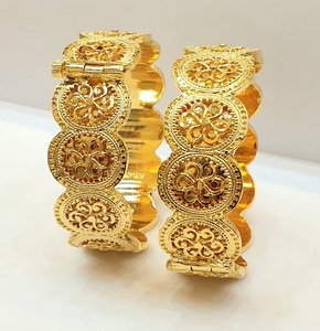 กำไลข้อมือทอง 24K ชุบทองสำหรับผู้หญิง ยี่ห้อ SARA ขายส่ง คุณภาพสูง ดีไซน์คลาสสิก ทันสมัย สวยงาม - Product Image 1