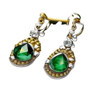 Pendientes de diseñador de Plata de Ley 925 tachonados con verde para niñas y mujeres Pendiente chapado en oro de 18K - Product Image 1