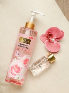 Gel de Ducha Perfumado CINDY BLOOM para Mujer – Perfumado, Limpieza Profunda e Hidratante, Fórmula con Burbujas, Marca Privada - Product Image 5