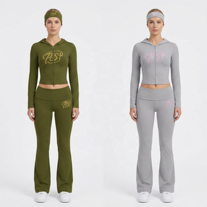 Ensemble de survêtement 3 pièces pour femme avec logo en strass, comprenant un sweat à capuche court zippé coupe ajustée, un pantalon évasé taille haute à revers et une bandeau assortie - Product Image 1