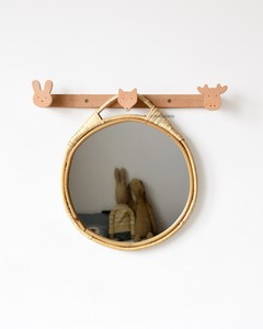 Crochets muraux décoratifs en bois en forme de visage d'animal pour espaces contemporains et hôtels - Product Image 1