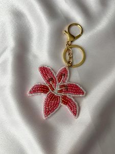 Porte-clés tendance brodé de perles avec embellissement artisanal coloré et fabrication soignée - Product Image 1