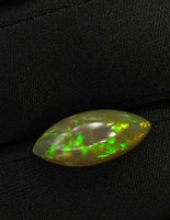 Opale éthiopienne marquise cabochon, multicolore naturelle, effet jeu de couleurs. Opale pour bijoux. Opale à motif nid d'abeille.