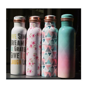 Bouteille d'eau en cuivre artisanale, idéale pour la maison, le bureau et les voyages, favorisant le bien-être, l'hydratation et la santé. - Product Image 4