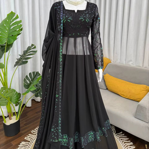 ชุดราตรีผ้าฟอกซ์กอร์เจ็ตสีดำ ปักดิ้นลายยาว พร้อมกางเกงพลลาซโซและผ้าคลุมไหล่ - Product Image 1