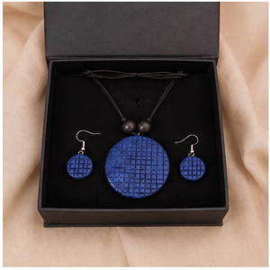 KOTTRAVAI Décoration artisanale suspendue écologique vintage bleue et noire en MDF imprimé pour sapin de Noël et couronne, Tamil Nadu - Product Image 6