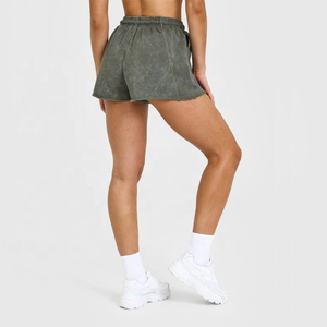Pantalones Cortos Deportivos de Algodón Gris para Mujer con Estampado de Logotipo Colorido, Corte Casual de Cintura Media, Tejido Transpirable - Product Image 2