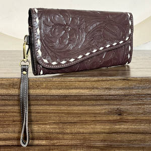 Cartera de mano para mujer con diseño floral de hojas en cuero genuino, hecha a mano, lista para enviar en 2026, tarjetero y monedero multiusos. - Product Image 2