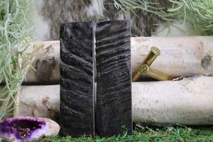 Plaquettes de manche de couteau en corne de bélier noire : Fournitures texturées pour la fabrication de couteaux - Product Image 2