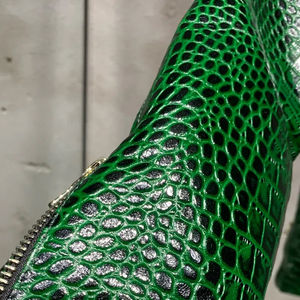 Veste de motard en cuir de vachette vert de luxe avec ceinture et fermeture éclair, veste d'hiver unisexe imperméable - Product Image 3