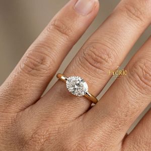 แหวนหมั้นทองคำ 10K ทรงรีประดับเพชรเม็ดเดี่ยว - Product Image 5