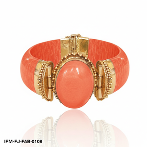 กำไลข้อมือเรซินสีส้มสไตล์วินเทจ – กำไลข้อมือลายฉลุสีทองสำหรับผู้หญิง - Product Image 4