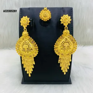 Pendientes chapados en oro de diseñador en línea Diseño de joyería de moda un gramo todos los diseños Pendientes chapados en oro en línea: Estilos de moda para