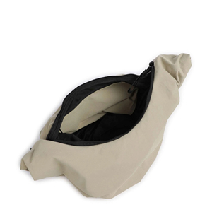 Sac à bandoulière minimaliste en nylon unisexe avec fermeture éclair, couleur beige, design léger - Product Image 2