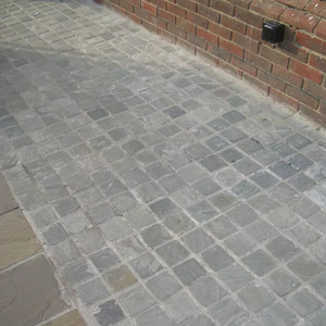 Galets de pierre naturelle modernes Grocon |   Pavés en grès gris Kandla pour allées, chemins et aménagements paysagers - Product Image 1