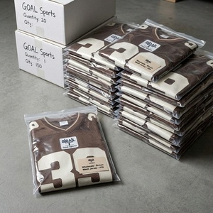 Maillot de football rétro surdimensionné personnalisé en maille, col en V, rayures marron et blanc, manches courtes, style vintage américain, t-shirt de sport pour homme - Product Image 5