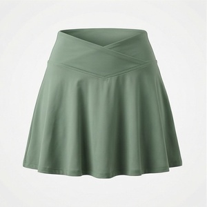 Jupe-short de tennis sportive vert uni taille haute à croisement évasé mini - Product Image 1