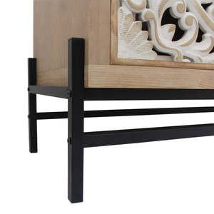 Gabinete de madera maciza de cuatro puertas con panel floral tallado y base de metal Acabado blanco natural para muebles de entrada o sala de estar - Product Image 3
