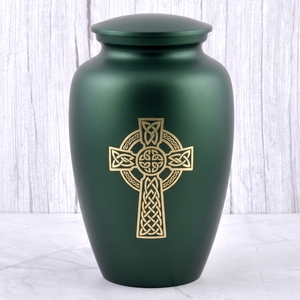 Urne funéraire en laiton vert et or avec croix celtique, surface mate, pour cendres humaines, urne commémorative et funéraire. - Product Image 1