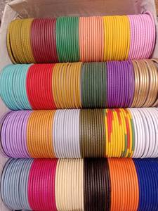 กล่องบรรจุชุดกำไลโลหะสีด้านหลากสี 24 ชิ้น สไตล์คลาสสิกสำหรับผู้หญิง พร้อมกล่องของขวัญ - Product Image 3