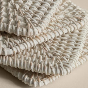 Ensemble de dessous-de-verre carrés en rotin blanc avec support de rangement, tapis à boissons tissés écologiques pour table basse et décoration de table - Product Image 2